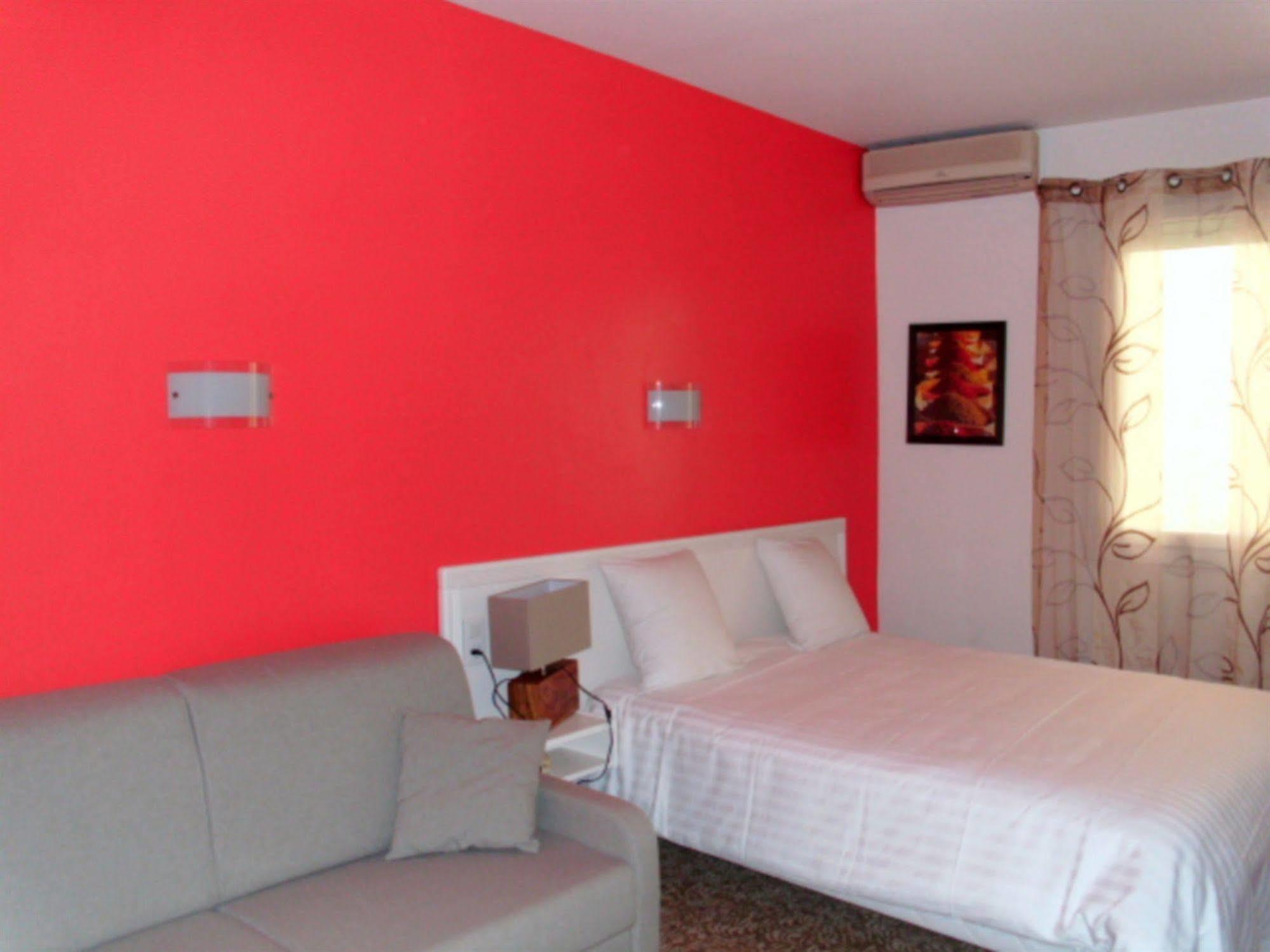 Hotel Le Chapon Fin Moissac Luaran gambar