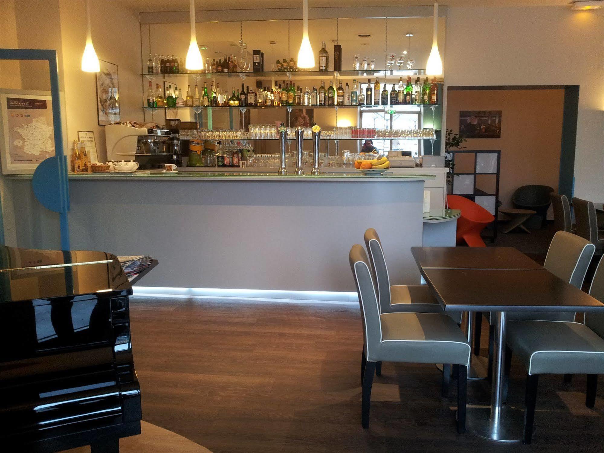 Hotel Le Chapon Fin Moissac Luaran gambar